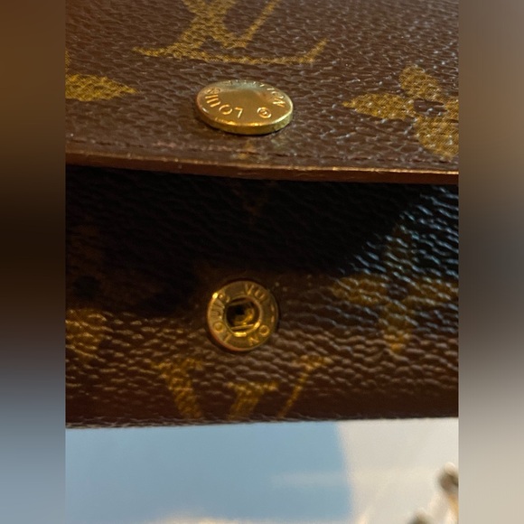 Louis Vuitton key holder - Picture 7 of 10